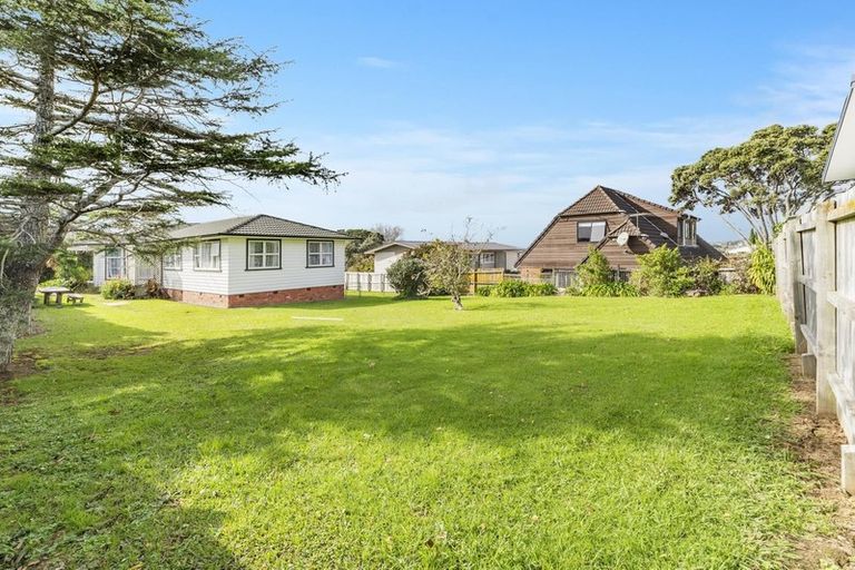 Photo of property in 27 Litten Road, Cockle Bay, Auckland, 2014