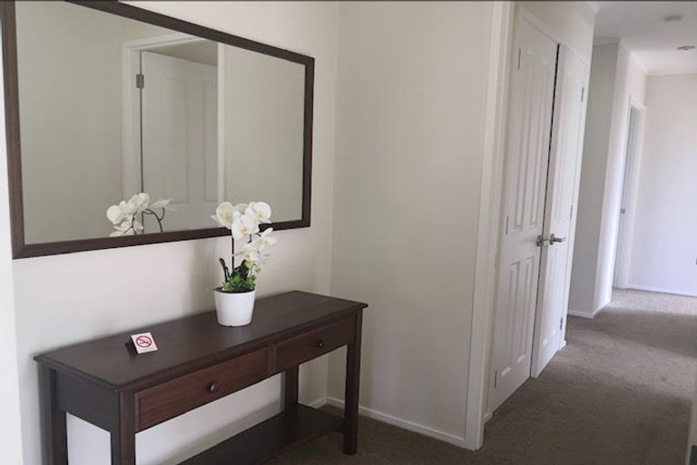 Photo of property in 15 Kingsclere Place, Goodwood Heights, Auckland, 2105