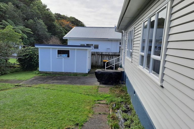 Photo of property in 30 Lincoln Avenue, Tawa, Wellington, 5028
