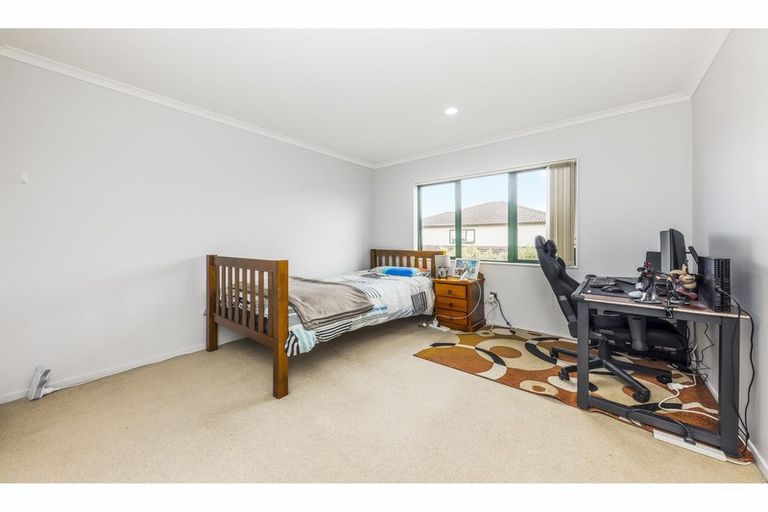 Photo of property in 38 Maypark Crescent, Flat Bush, Auckland, 2016