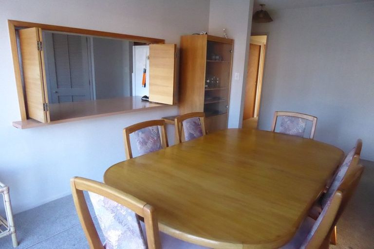 Photo of property in 15 Bosnyak Drive, Te Atatu South, Auckland, 0610