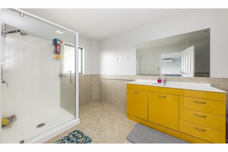 Photo of property in 38 Maypark Crescent, Flat Bush, Auckland, 2016