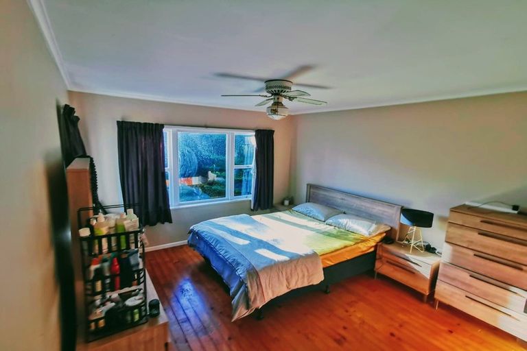 Photo of property in 17 Golf Road, New Lynn, Auckland, 0600