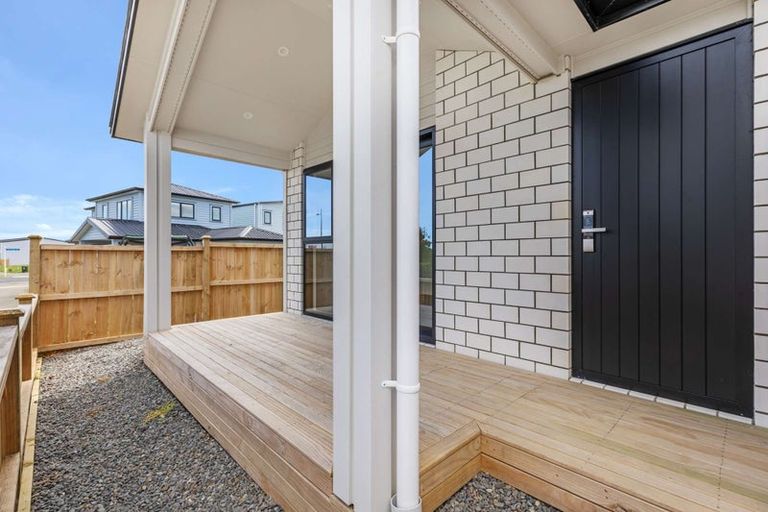 Photo of property in 4 Rorotu Avenue, Karaka, Papakura, 2113