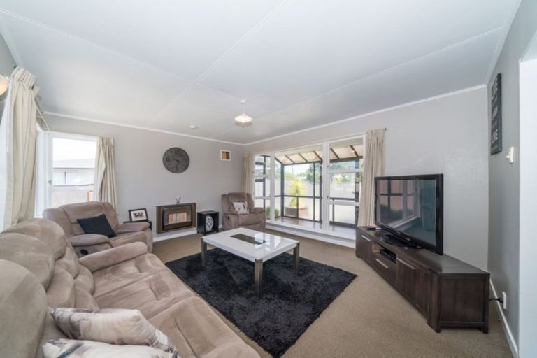 Photo of property in 20 Rhodes Drive, Kelvin Grove, Palmerston North, 4414
