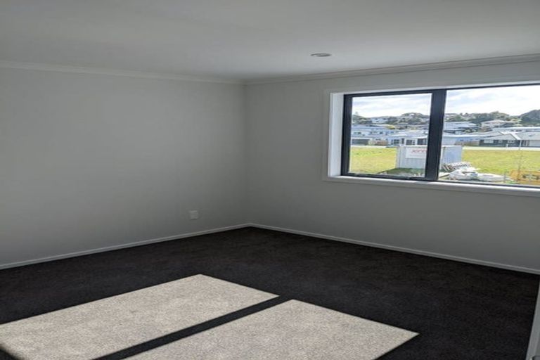 Photo of property in 1b Breakwater Way, Whitby, Porirua, 5024