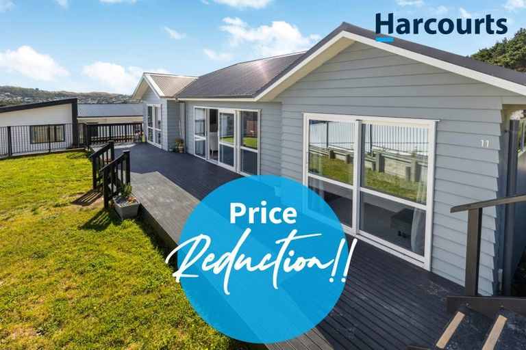 Photo of property in 11 Cirrus Close, Newlands, Wellington, 6037