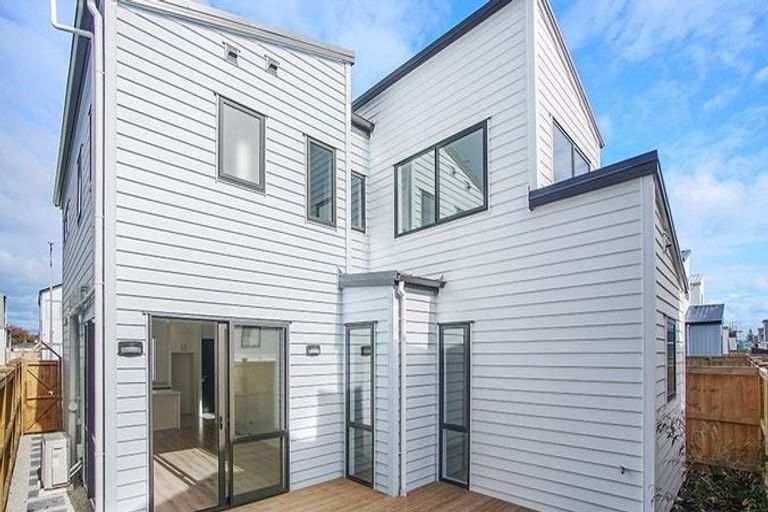 Photo of property in 110 Bellbird Street, Papakura, 2110