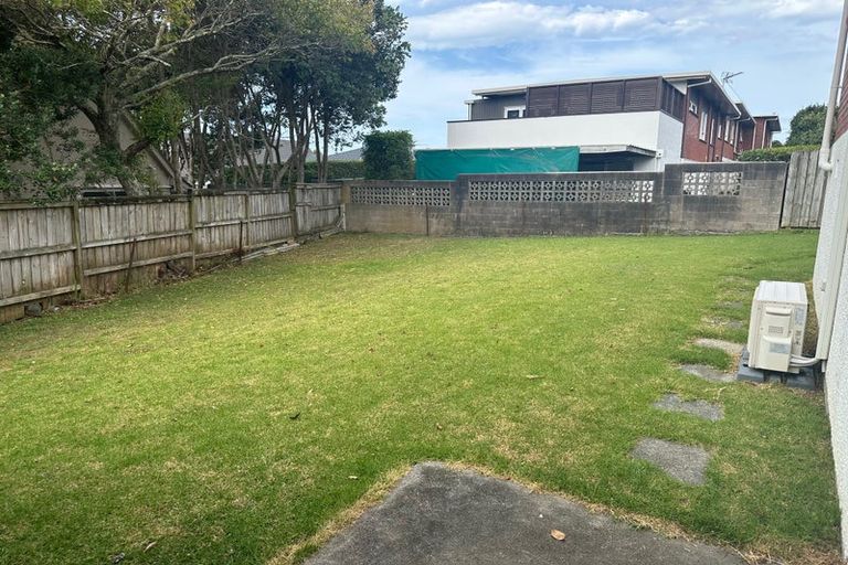 Photo of property in 2/18a Fenwick Avenue, Milford, Auckland, 0620