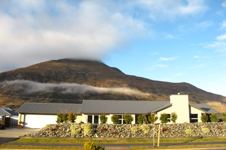 Photo of property in 64 Howards Drive, Lake Hayes, Queenstown, 9304