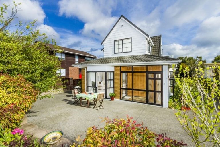 Photo of property in 1/97 Matipo Road, Mairangi Bay, Auckland, 0630