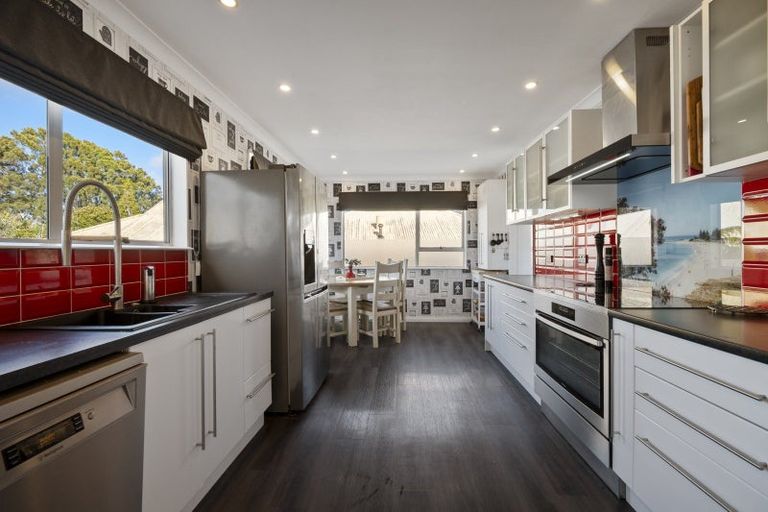 Photo of property in 2 Palliser Place, Milson, Palmerston North, 4414