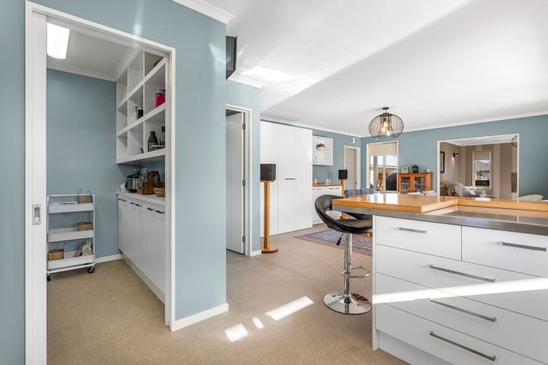 Photo of property in 17 Holly Place, Rangiora, 7400