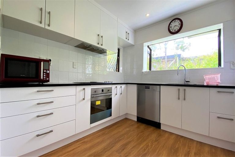 Photo of property in 16 Cherub Place, West Harbour, Auckland, 0618