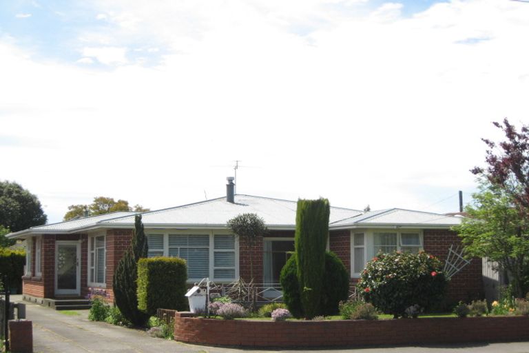 Photo of property in 35 Daniels Road, Redwood, Christchurch, 8051