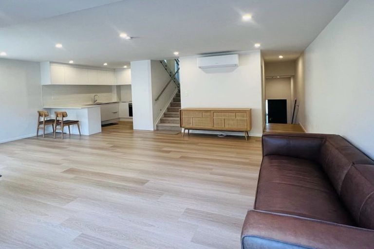 Photo of property in 5/11 Rengarenga Rise, Fairview Heights, Auckland, 0632