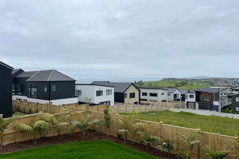 Photo of property in 3 Koheru Place, Long Bay, Auckland, 0630