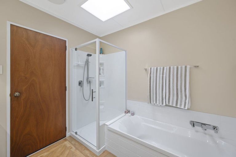 Photo of property in 42 Harvey Street, Waipahihi, Taupo, 3330