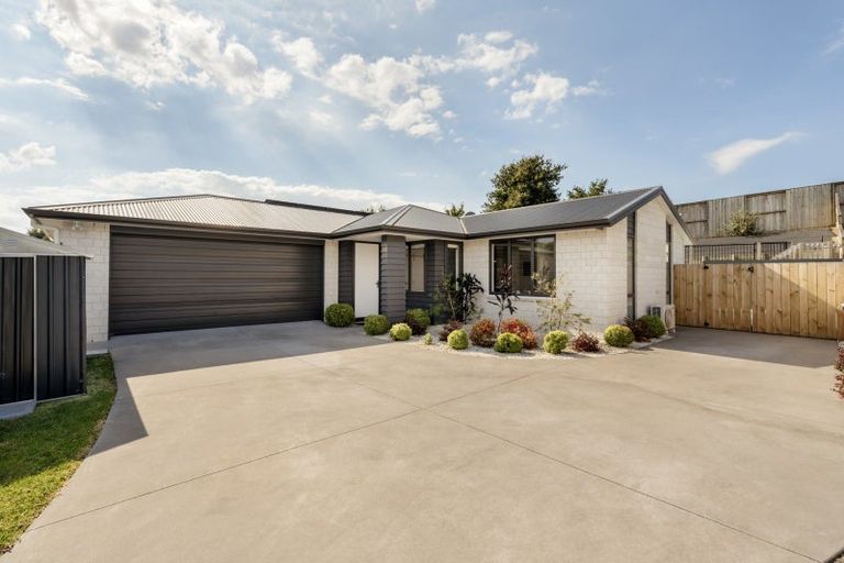 Photo of property in 17 Whakaturou Crescent, Pyes Pa, Tauranga, 3112