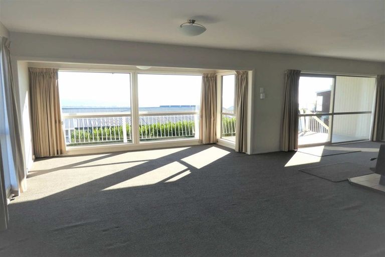 Photo of property in 1/98 Moncks Spur Road, Redcliffs, Christchurch, 8081