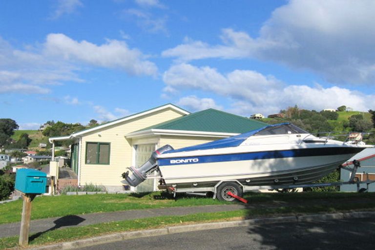Photo of property in 111 Titiro Place, Onemana, Whangamata, 3691
