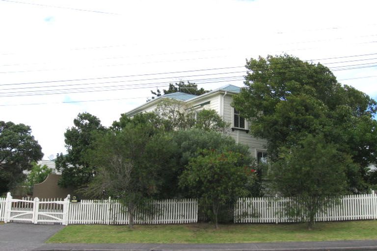 Photo of property in 81 Hinemoa Street, Birkenhead, Auckland, 0626