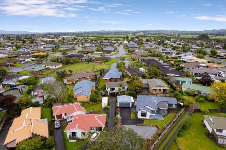 Photo of property in 13 Seaview Rise, Waiuku, 2123