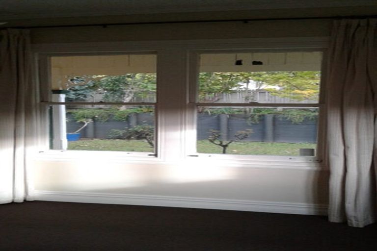 Photo of property in 2/20a Rawene Road, Birkenhead, Auckland, 0626