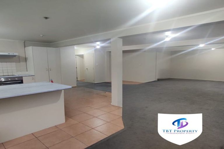Photo of property in 3/240 Pakuranga Road, Pakuranga Heights, Auckland, 2010