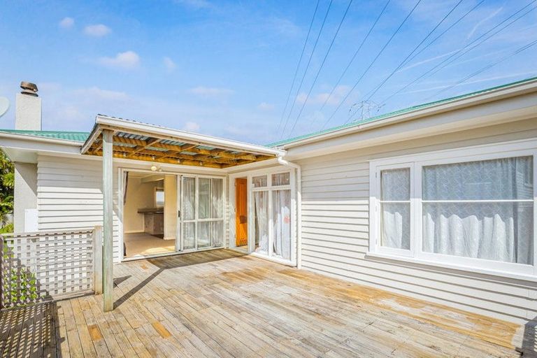 Photo of property in 255 Te Atatu Road, Te Atatu South, Auckland, 0610