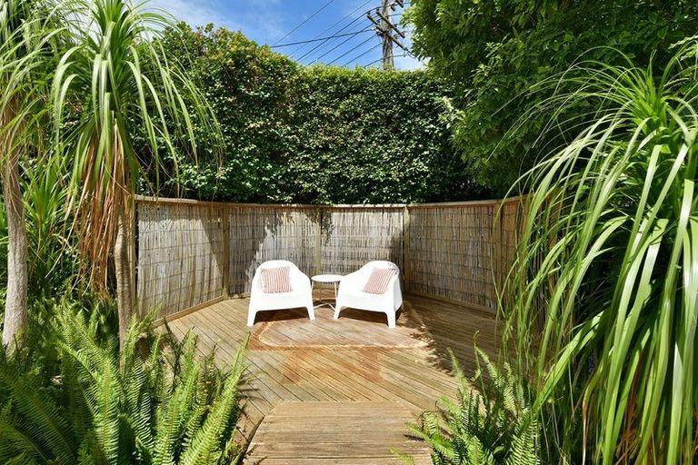 Photo of property in 45 Tindalls Bay Road, Tindalls Beach, Whangaparaoa, 0930