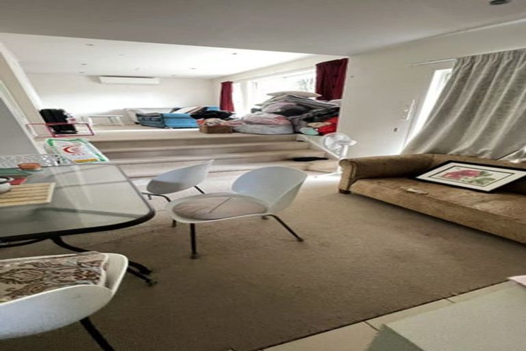 Photo of property in 2/5 Downing Street, Glenfield, Auckland, 0629