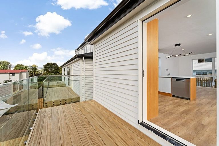 Photo of property in 1/4118a Great North Road, Glen Eden, Auckland, 0602