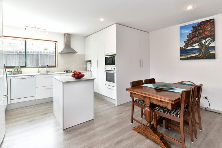 Photo of property in 24 Red Hibiscus Road, Stanmore Bay, Whangaparaoa, 0932