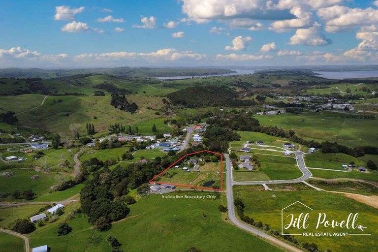 Photo of property in 32 Franklin Road, Paparoa, 0571