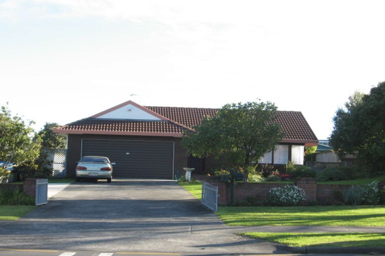 Photo of property in 90 Tington Avenue, Wattle Downs, Auckland, 2103