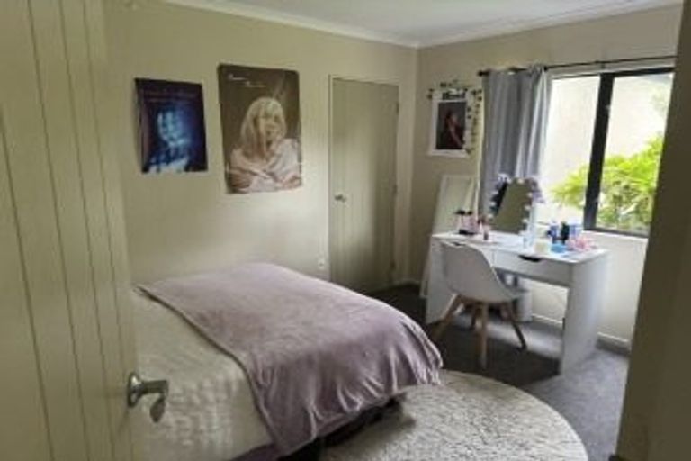 Photo of property in 73 Guildford Drive, Paraparaumu, 5032