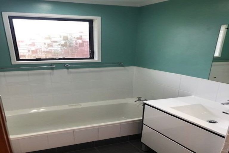 Photo of property in 51 Saddleback Rise, Murrays Bay, Auckland, 0630