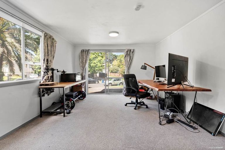 Photo of property in 32 Normanton Street, Glenfield, Auckland, 0629