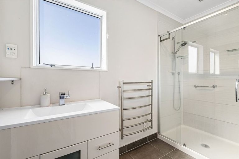 Photo of property in 3/41 Elizabeth Drive, West Harbour, Auckland, 0618