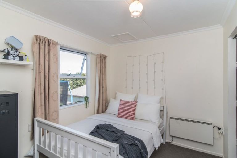 Photo of property in 3 Freyberg Crescent, Waikanae Beach, Waikanae, 5036