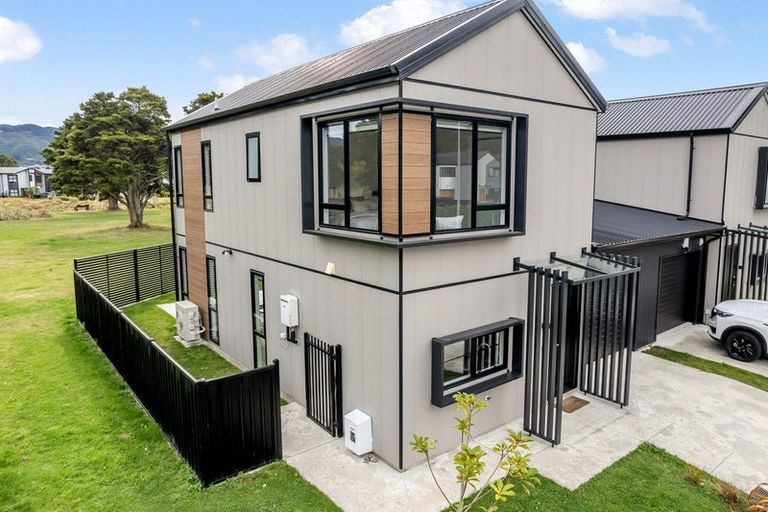 Photo of property in 84 Mawai Hakona Drive, Wallaceville, Upper Hutt, 5018