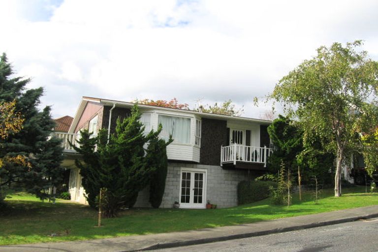 Photo of property in 1 Roman Close, Silverstream, Upper Hutt, 5019