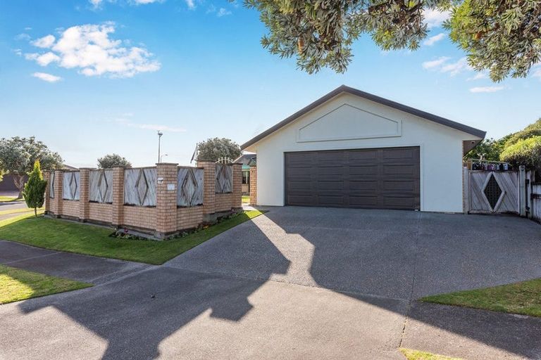 Photo of property in 1 Quadrant Heights, Paraparaumu, 5032