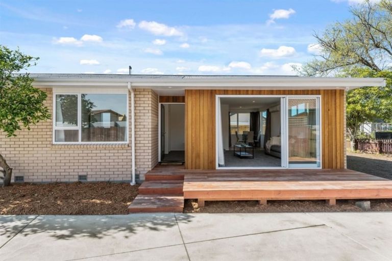 Photo of property in 9 Betula Place, Parklands, Christchurch, 8083