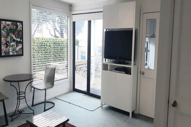 Photo of property in 22 King Edward Parade, Devonport, Auckland, 0624