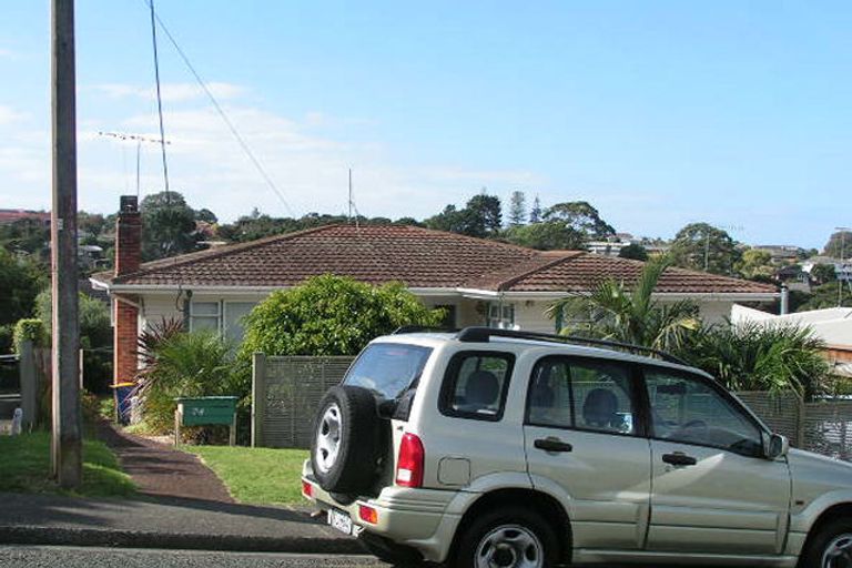 Photo of property in 74 Gladstone Road, Northcote, Auckland, 0627