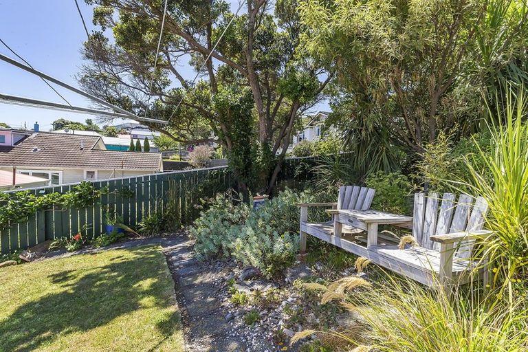 Photo of property in 35 Clyde Street, Island Bay, Wellington, 6023