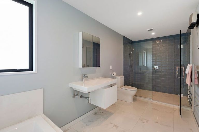 Photo of property in 6a The Rise, Mount Pleasant, Christchurch, 8081