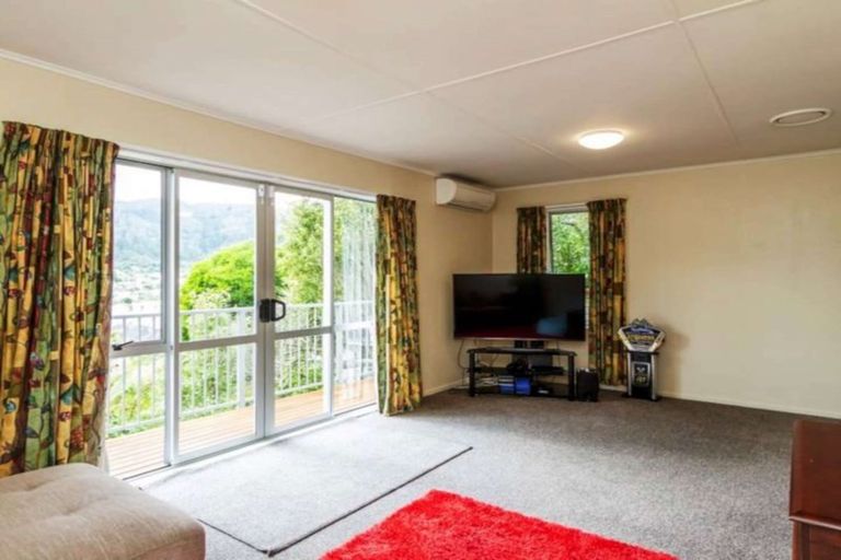 Photo of property in 23b Rintoul Grove, Stokes Valley, Lower Hutt, 5019